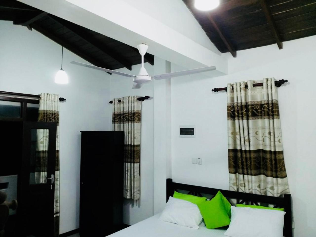 Hikkaduwa Family Inn Kültér fotó