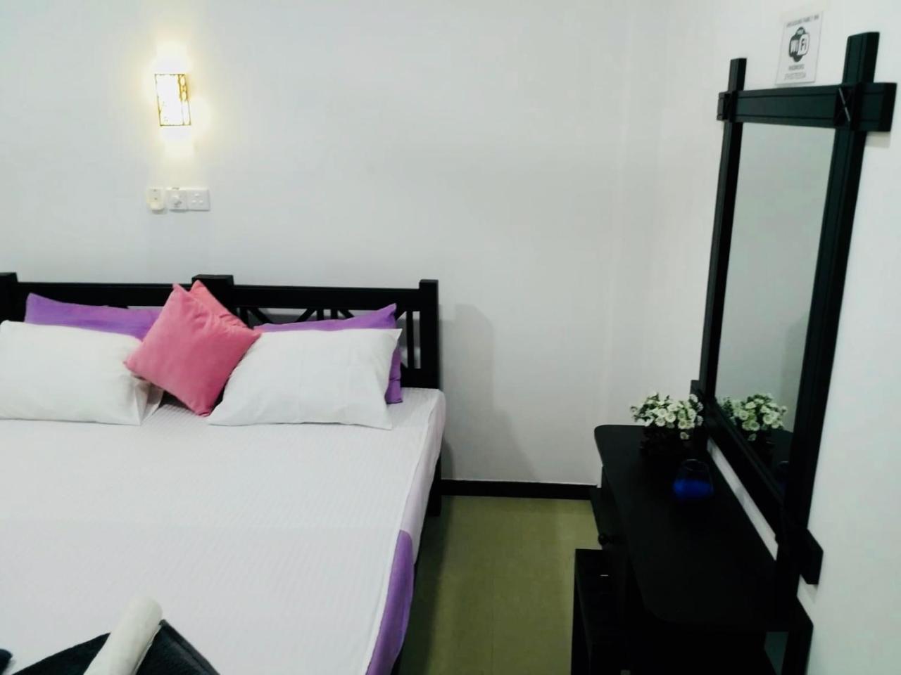 Hikkaduwa Family Inn Kültér fotó