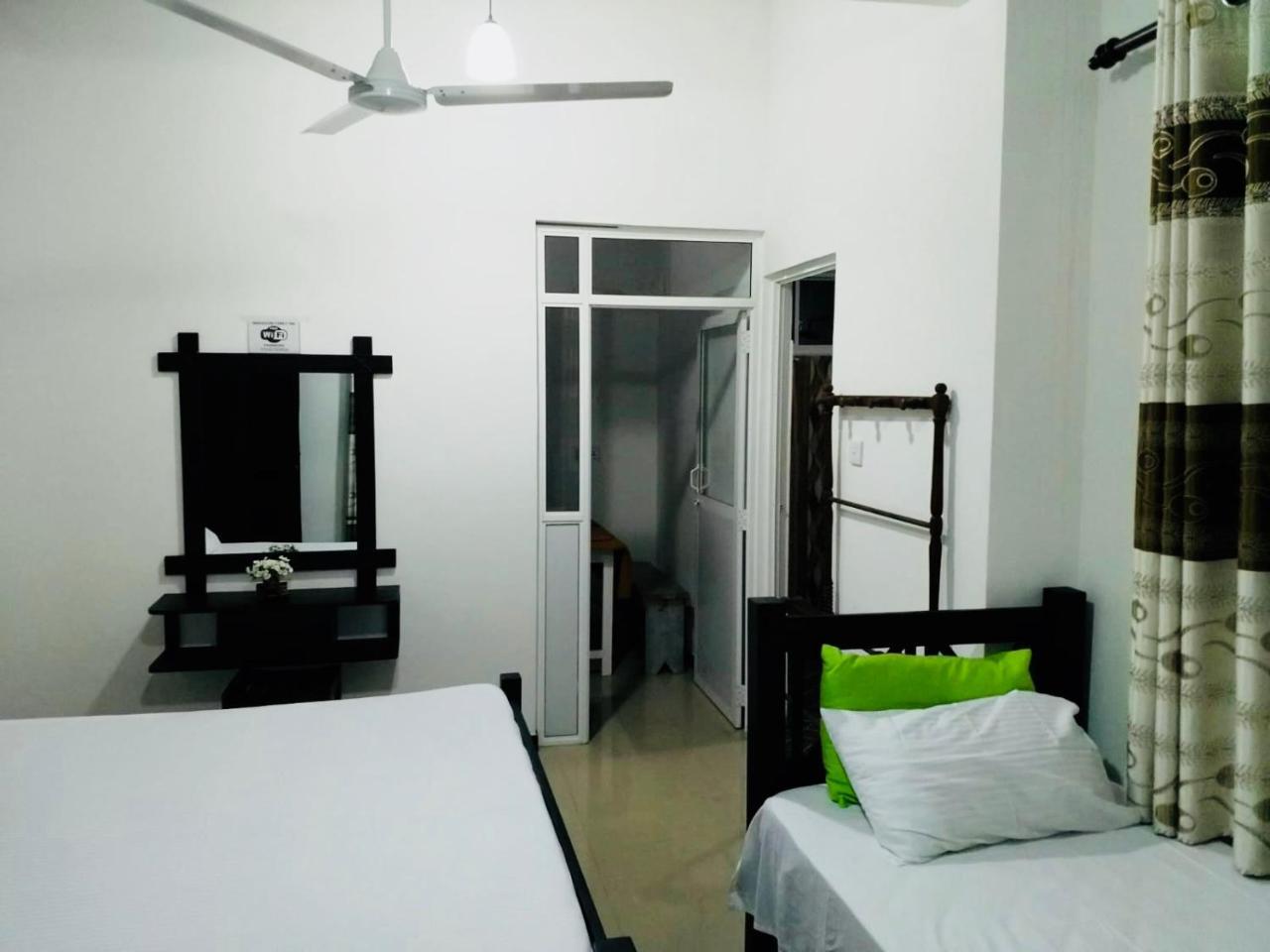 Hikkaduwa Family Inn Kültér fotó