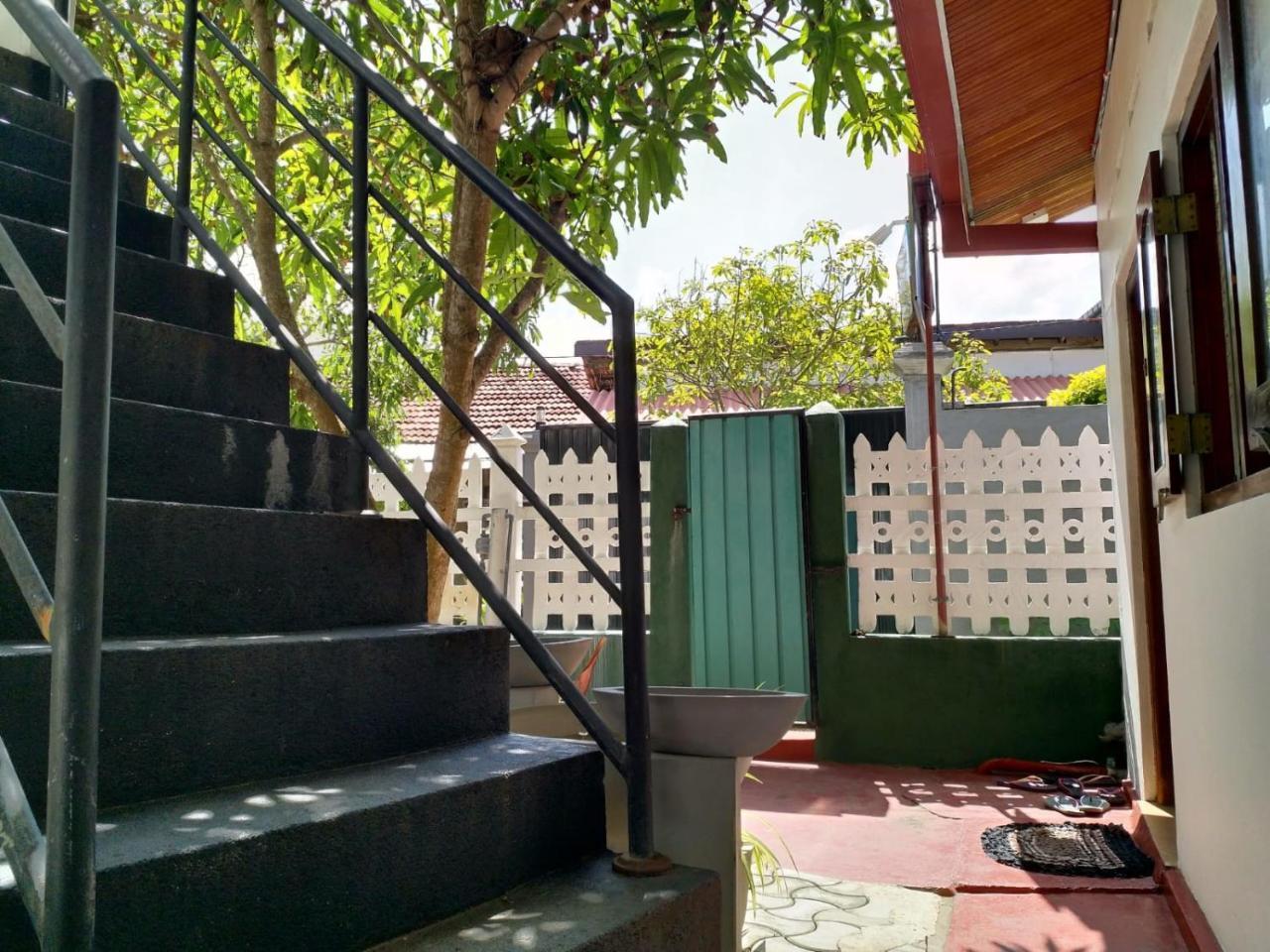 Hikkaduwa Family Inn Kültér fotó